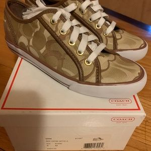 Athletic shoes
